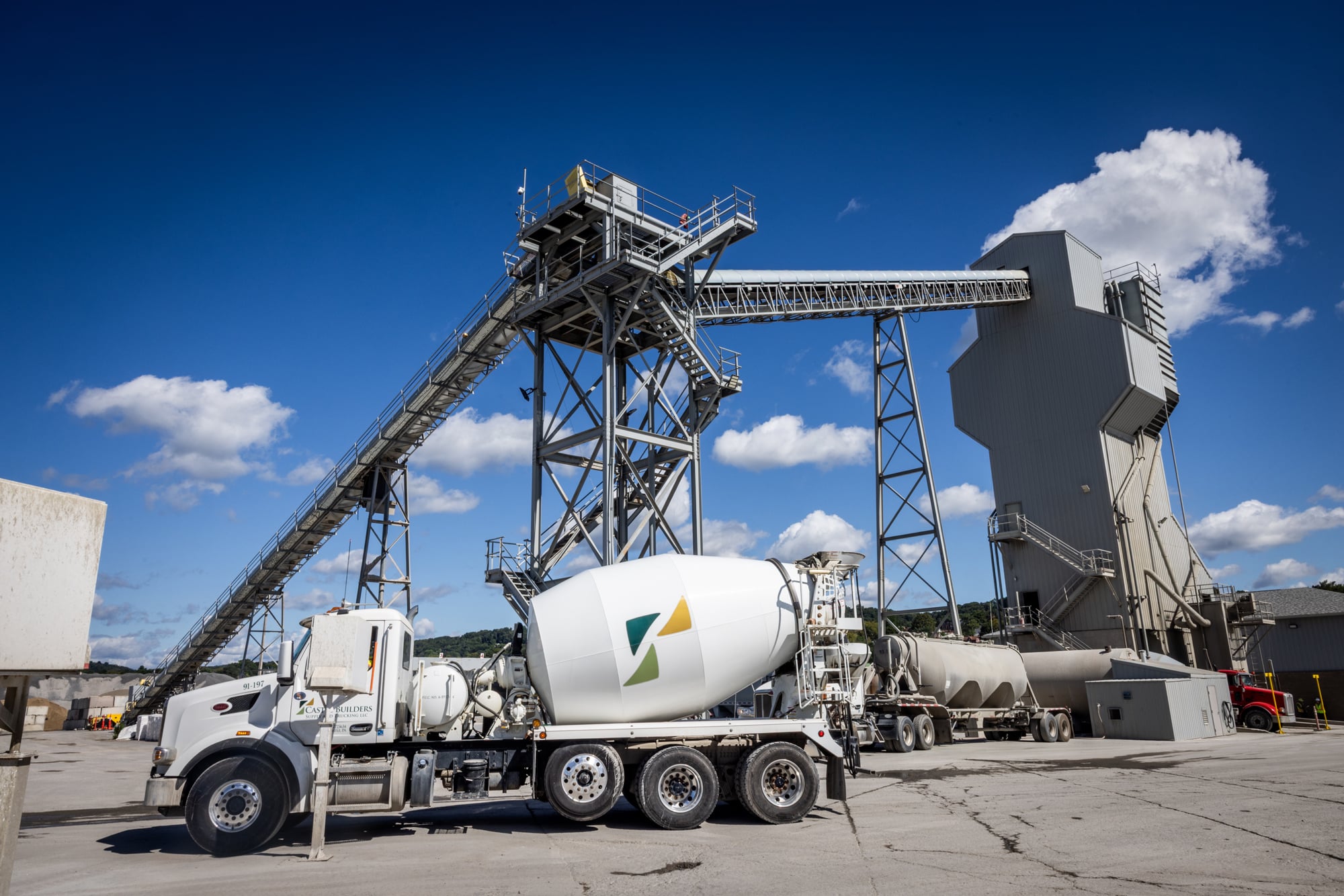 concrete mixing trucks with silo